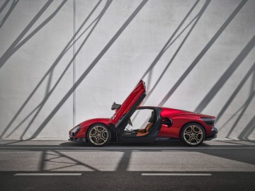 Alfa Romeo 33 Stradale zn&oacute;w na Monzy